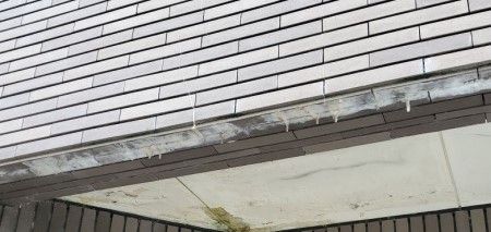 ガレージ上　エフロ取り前